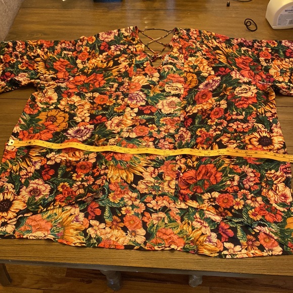 The Buckle bought Billabong floral kimono. - Picture 8 of 9